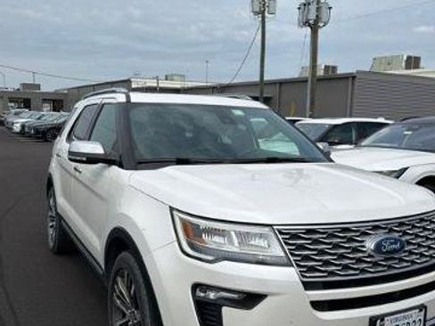 Certified 2018 Ford Explorer Platinum AWD/4WD image 3