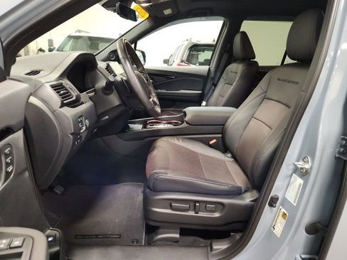 Certified 2025 Honda Ridgeline Black Edition image 11