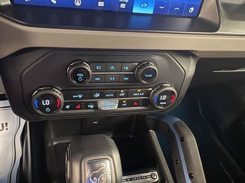 Used 2023 Ford Bronco Wildtrak AWD/4WD image 25