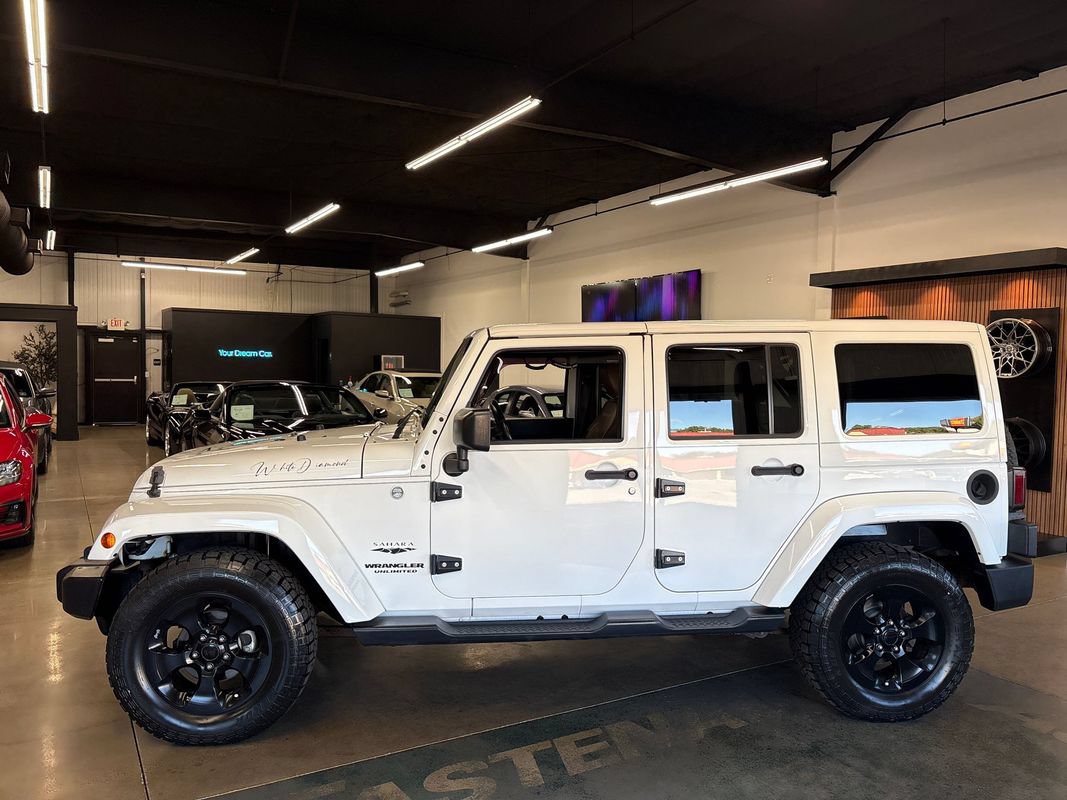 Used 2015 Jeep Wrangler Unlimited Sahara w/ Connectivity Group AWD/4WD image 5