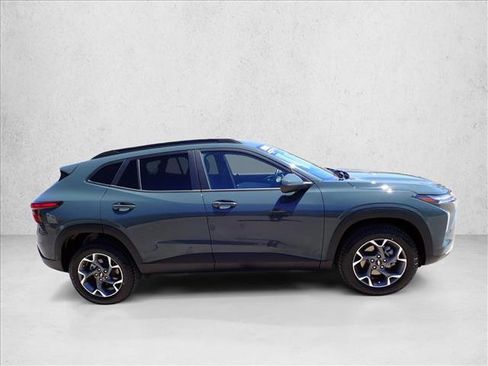 Used 2025 Chevrolet Trax LT w/ Driver Confidence Package FWD image 5