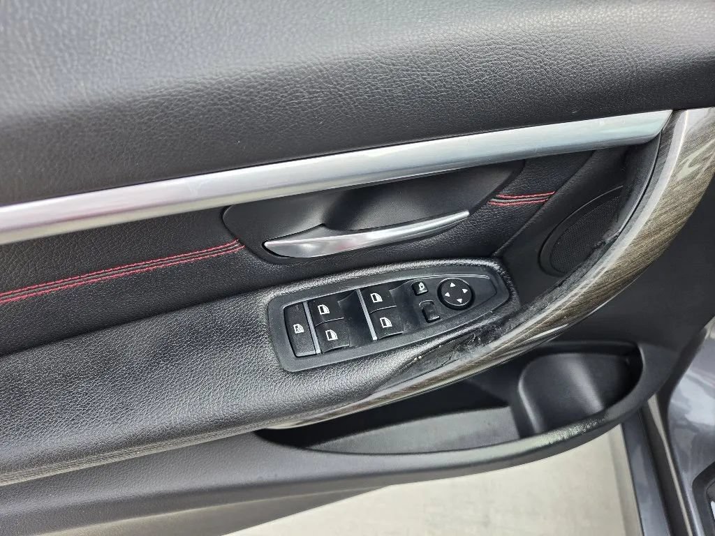 Used 2017 BMW 330i Sedan RWD image 10