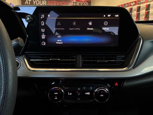 Used 2025 Chevrolet Trax LT FWD image 28