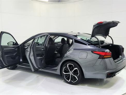 Certified 2025 Nissan Altima 2.5 SR image 31