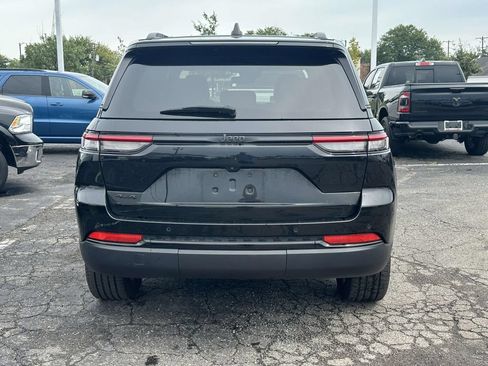 Used 2024 Jeep Grand Cherokee Altitude AWD/4WD image 5