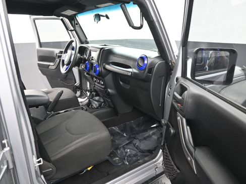 Used 2014 Jeep Wrangler Unlimited Sport w/ Max Tow Package AWD/4WD image 18