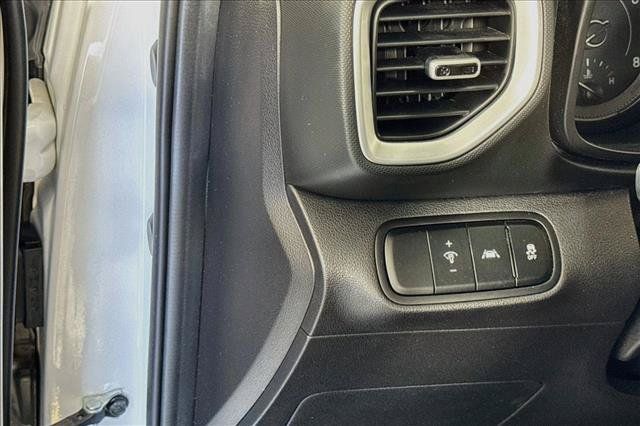 Used 2020 Hyundai Venue SE FWD image 10