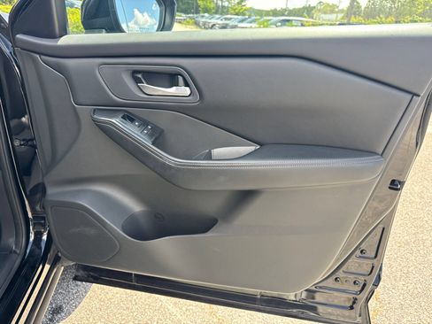 Used 2025 Nissan Rogue SV FWD image 14