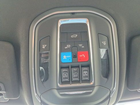 Used 2024 Jeep Grand Cherokee Trailhawk AWD/4WD image 5