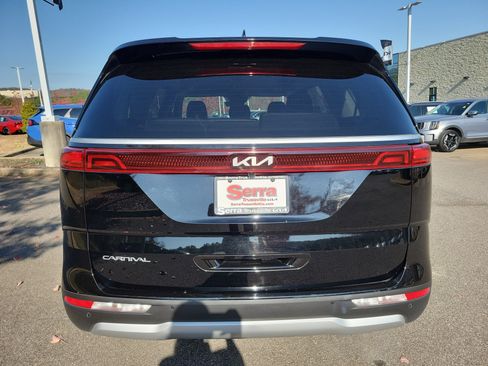 Used 2024 Kia Carnival EX image 24