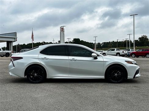 Used 2023 Toyota Camry XSE image 9