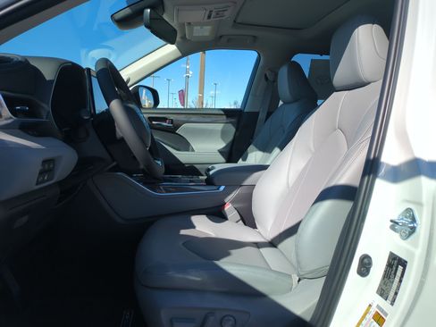 New 2026 Toyota Highlander Limited image 19