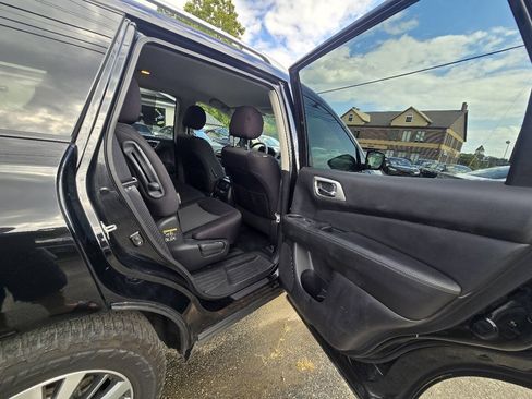 Used 2020 Nissan Pathfinder S AWD/4WD image 32