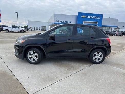 Used 2020 Chevrolet Trax LS FWD image 2