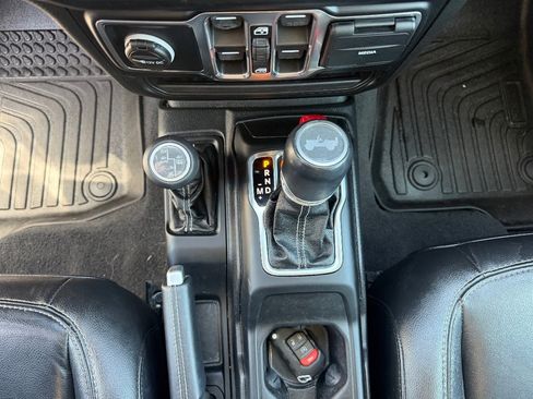 Used 2021 Jeep Wrangler Unlimited Sahara AWD/4WD image 20