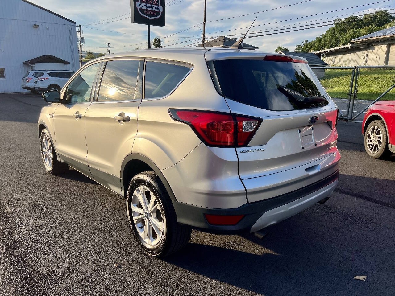 Used 2019 Ford Escape SE AWD/4WD image 3