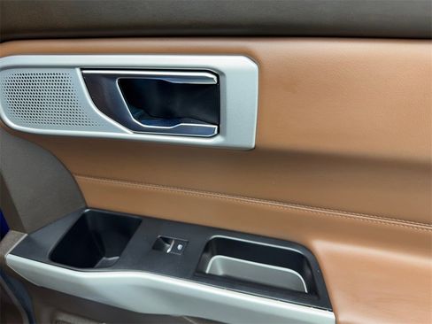 Used 2021 Ford Explorer King Ranch w/ Premium Technology Package image 46