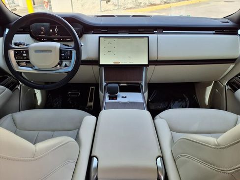 Used 2025 Land Rover Range Rover Long Wheelbase SE AWD/4WD image 14