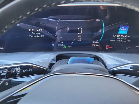 Used 2026 Cadillac Vistiq Luxury image 12