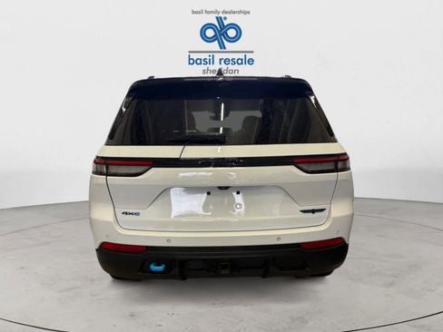 Used 2022 Jeep Grand Cherokee Trailhawk w/ Luxury Tech Group III image 4