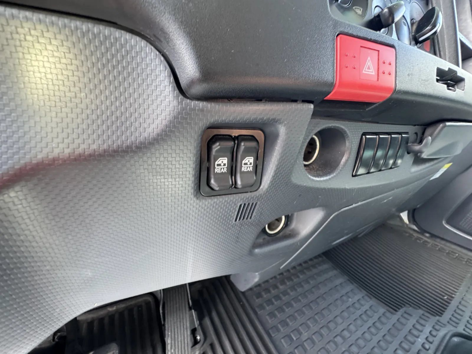 Used 2024 Isuzu NPR RWD image 29