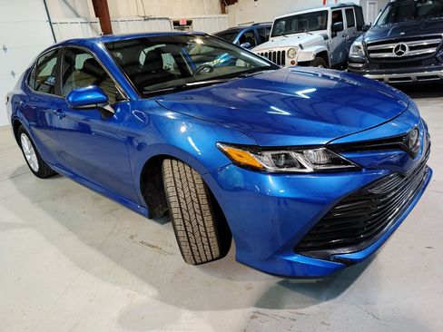 Used 2020 Toyota Camry LE FWD image 8