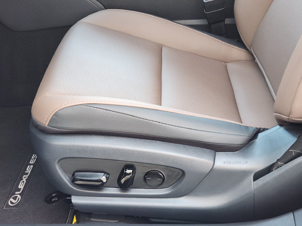 Certified 2025 Lexus ES 350 w/ Premium Package FWD image 23