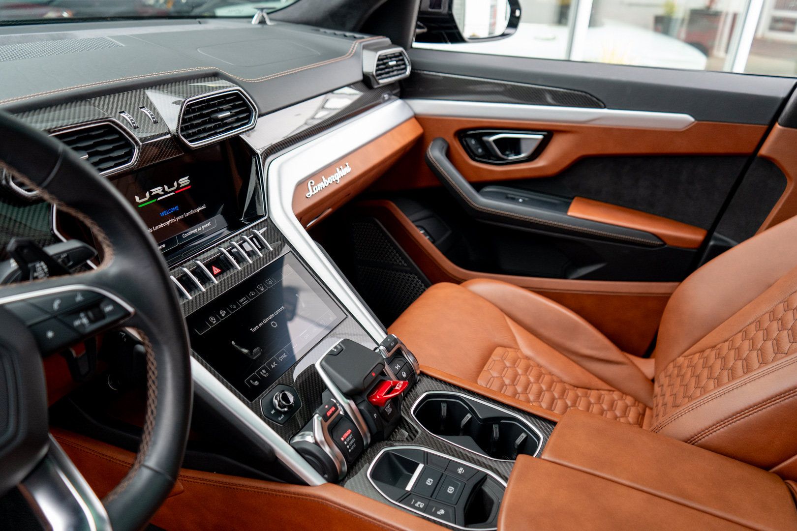 Used 2022 Lamborghini Urus AWD/4WD image 17