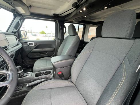 Used 2025 Jeep Wrangler Sahara AWD/4WD image 36