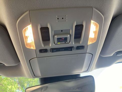 Used 2023 Toyota Highlander XLE image 19