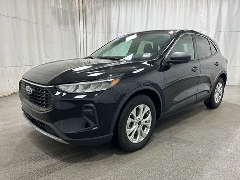 Certified 2024 Ford Escape Active w/ Cold Weather Package image 4