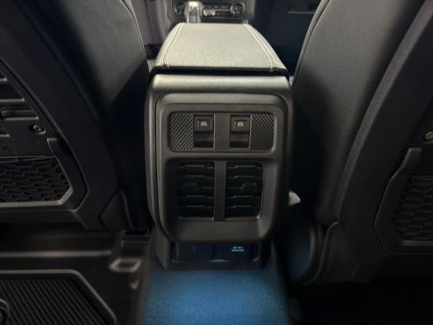 New 2026 Ford Bronco Badlands AWD/4WD image 17