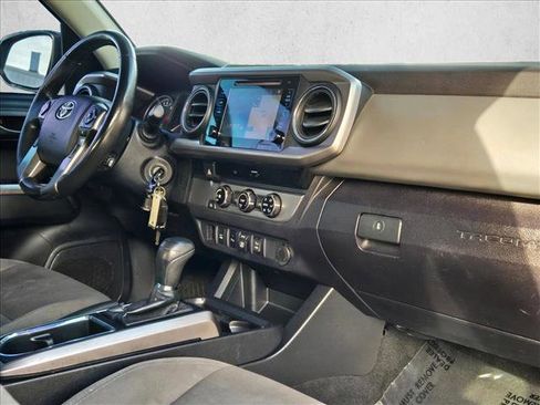 Used 2018 Toyota Tacoma SR5 image 22
