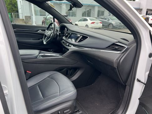 Used 2022 Buick Enclave Premium AWD/4WD image 13