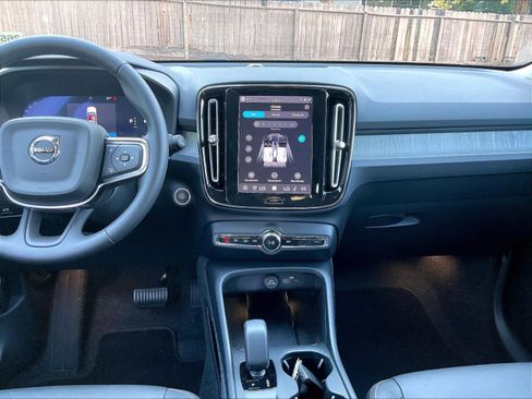 New 2026 Volvo XC40 B5 Core w/ Climate Package AWD/4WD image 9