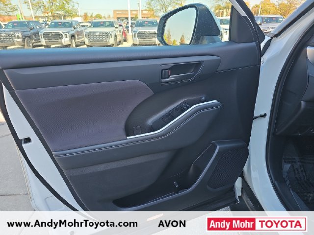 Certified 2022 Toyota Highlander L FWD image 11