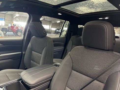 New 2026 Chevrolet Traverse LT w/ Sun and Wheel Package FWD image 29