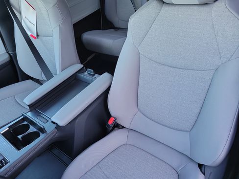 New 2026 Toyota Sienna LE image 11
