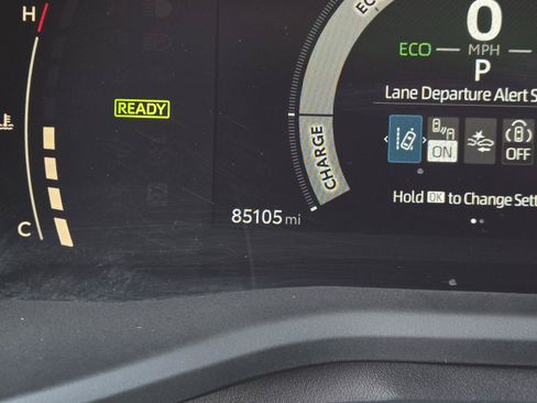 Used 2025 Toyota Camry SE w/ Convenience Package FWD image 14