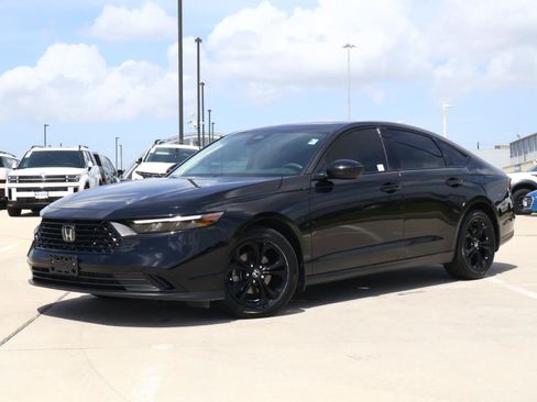 Used 2025 Honda Accord SE image 1