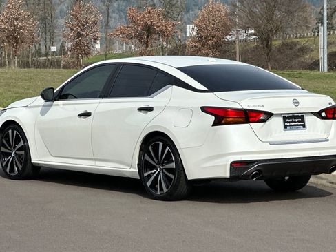 Used 2020 Nissan Altima 2.5 SR w/ Premium Package FWD image 5