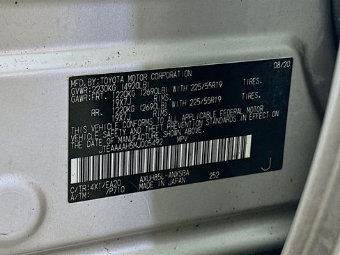 Used 2021 Toyota Venza Limited w/ Carpet Mat Package (TMS) image 30