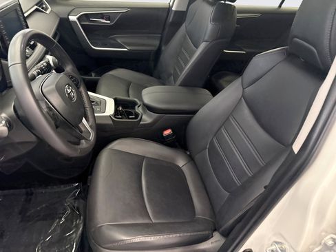 Used 2022 Toyota RAV4 XLE Premium AWD/4WD image 11
