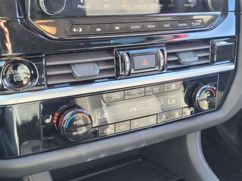 Used 2025 Nissan Pathfinder SL image 19