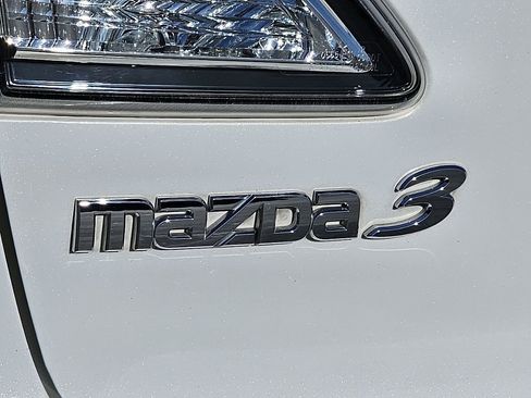 Used 2012 MAZDA MAZDA3 i Touring FWD image 15