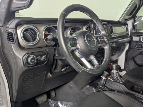 Used 2019 Jeep Wrangler Unlimited Sahara AWD/4WD image 13