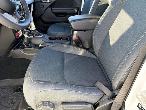 Used 2024 Jeep Gladiator Sport image 13