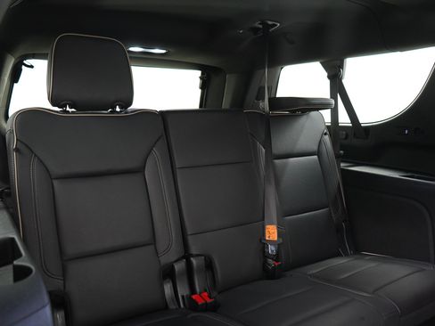 Used 2024 GMC Yukon XL SLT w/ SLT Luxury Package AWD/4WD image 13
