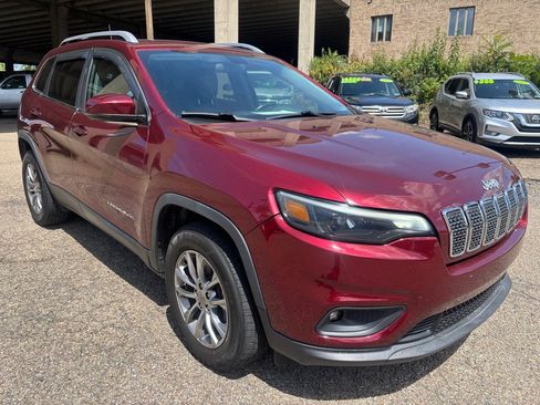 Used 2019 Jeep Cherokee Latitude Plus w/ Cold Weather Group AWD/4WD image 7