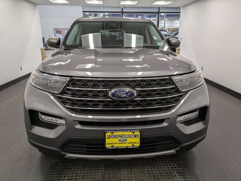 Used 2022 Ford Explorer XLT w/ Equipment Group 202A image 2